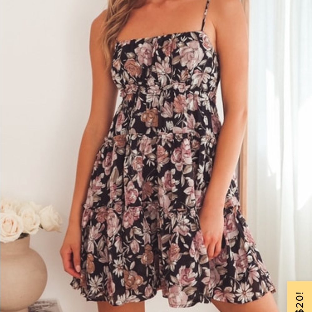 LUSH Lulus dress. Small. Never worn. Great condition!
